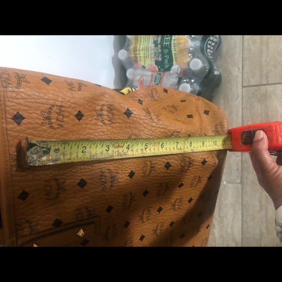 MCM Lg Handbag 👜 - Picture 4 of 7